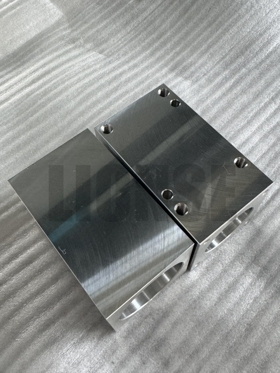 ¿Por qué se prefieren las máquinas herramienta y las piezas de equipos de procesamiento de aluminio?