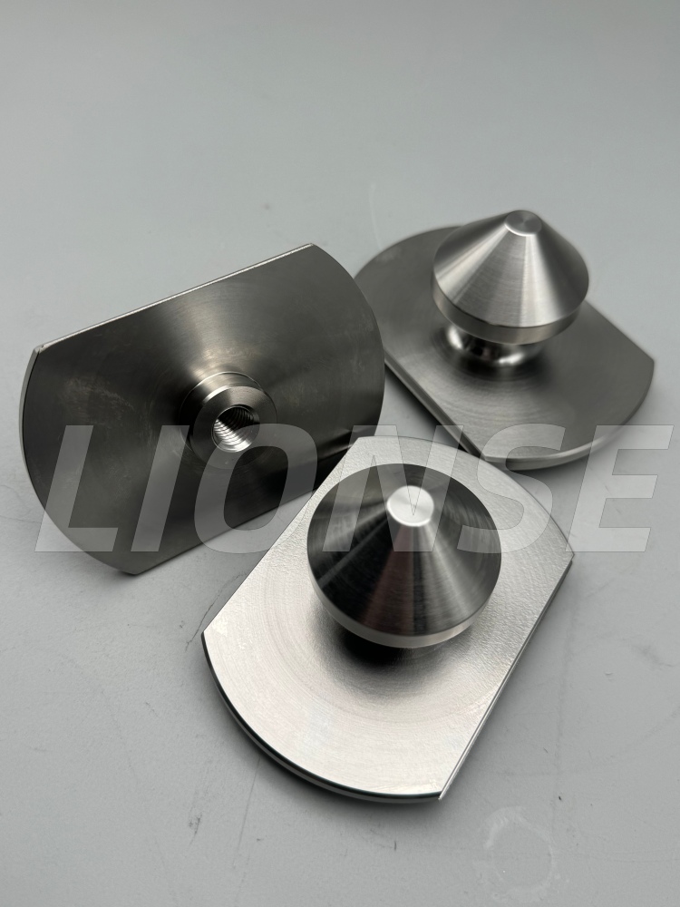 Lionse ha producido recientemente un perno de tracción con localización de superficie cónica no estándar, que permite que la fabricación de precisión CNC logre una mayor eficiencia y una mejor calidad.