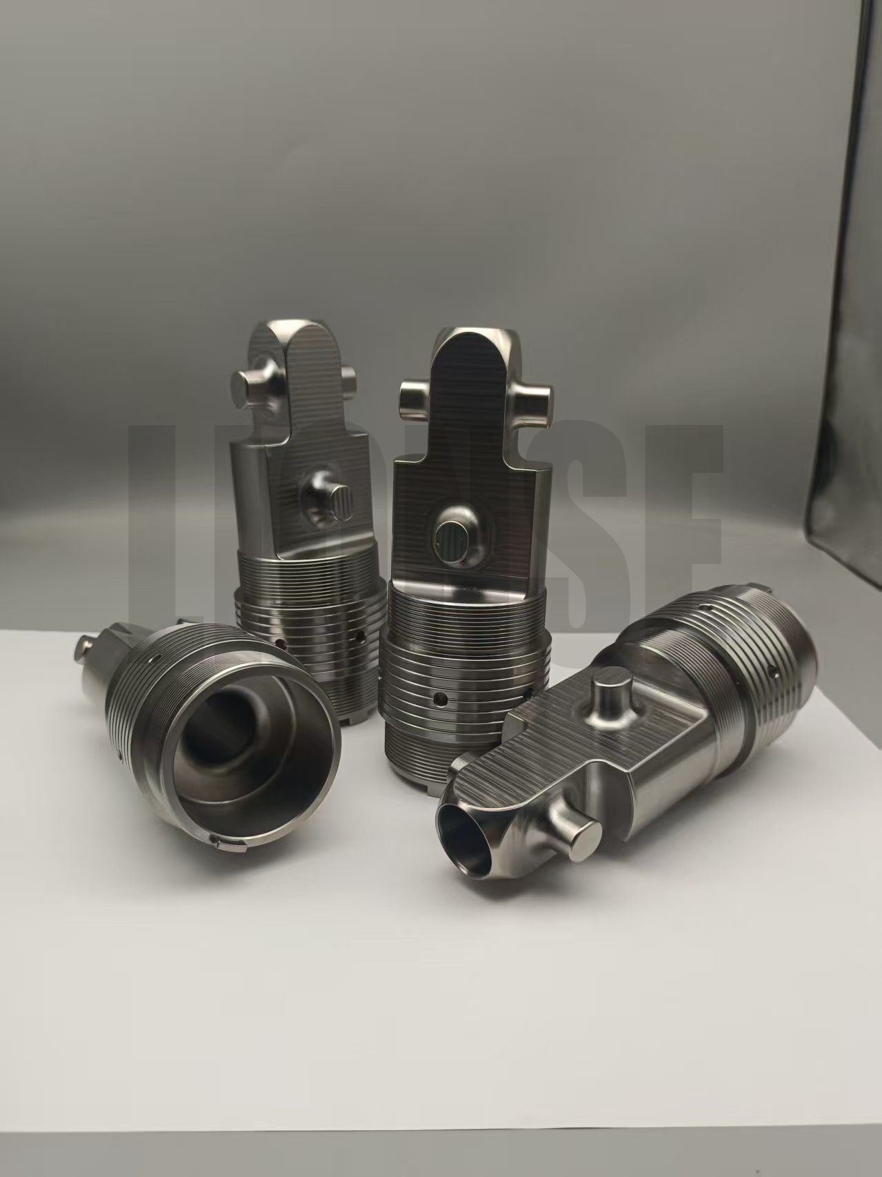 Piezas mecánicas de titanio para Abyssal